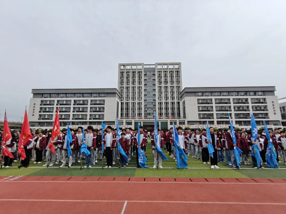 【常抓不懈 安全同行】我校举行《珍爱生命，预防溺水，从我做起》主题升旗仪式暨防溺水专题教育活动